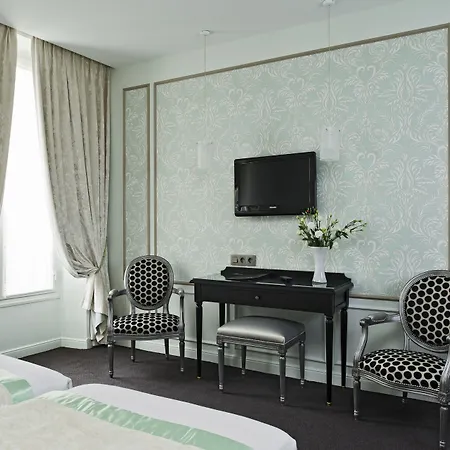 Saint-petersbourg Opera & מלון פריז