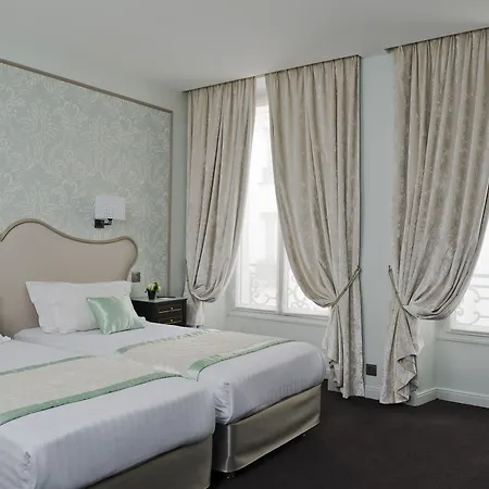 Saint-petersbourg Opera & מלון פריז