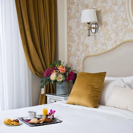 מלון Saint-petersbourg Opera & 4*