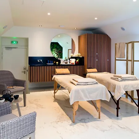 Saint-petersbourg Opera & מלון 4*