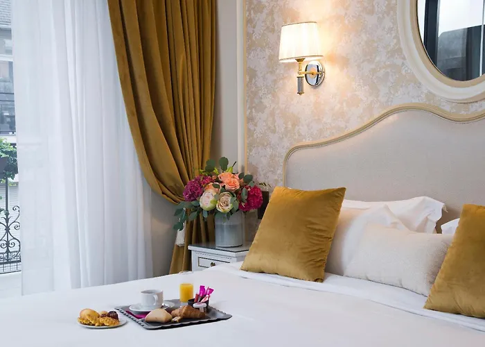 Hotel Saint-petersbourg Opera & 4*