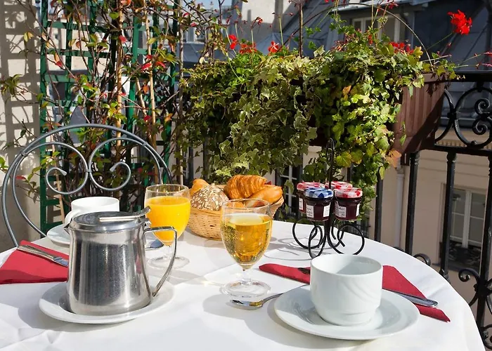 Hotel Saint-petersbourg Opera & 4*